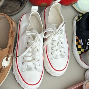 Women's elevated tennis shoes size 8.5